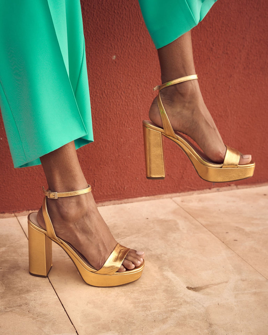 OLIVIA MONTES - Sandalias Zahara de piel Dorada